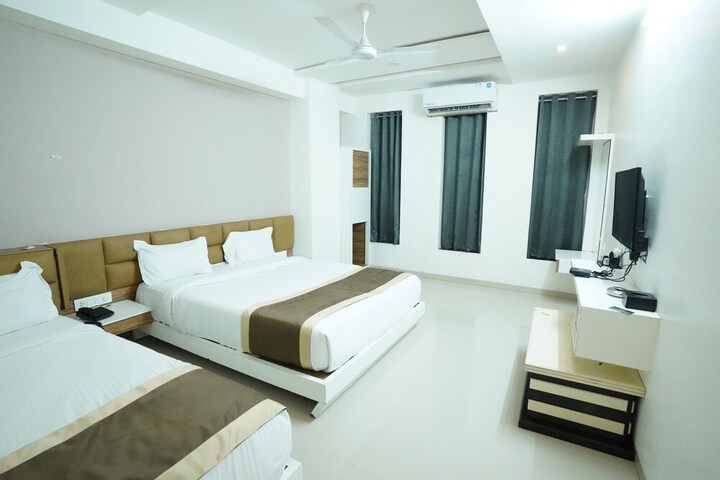 Room 9 of 27