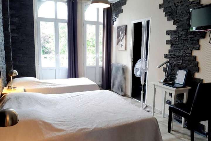 Room 2 of 28
