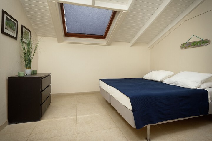Room 6 of 61