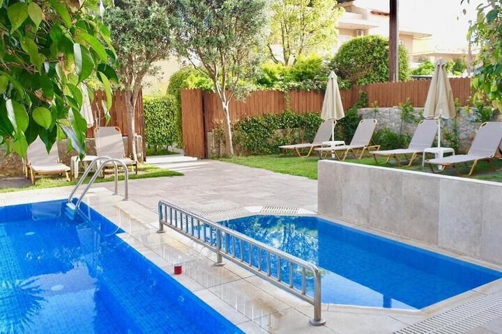 Hotel Pool