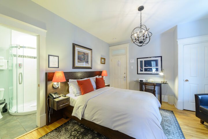 Room 90 of 144
