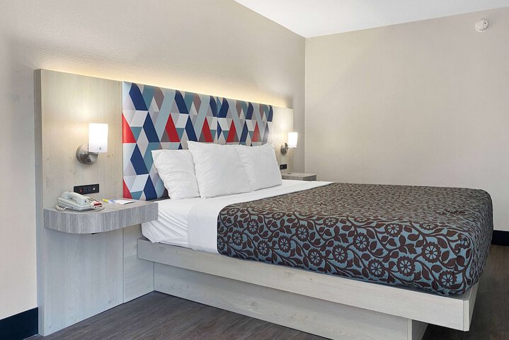 1 King Bed (7 of 14)