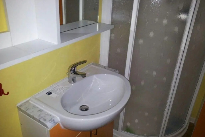 Room 7 of 18
