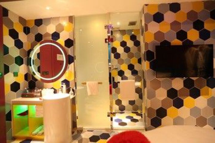 Room 16 of 96