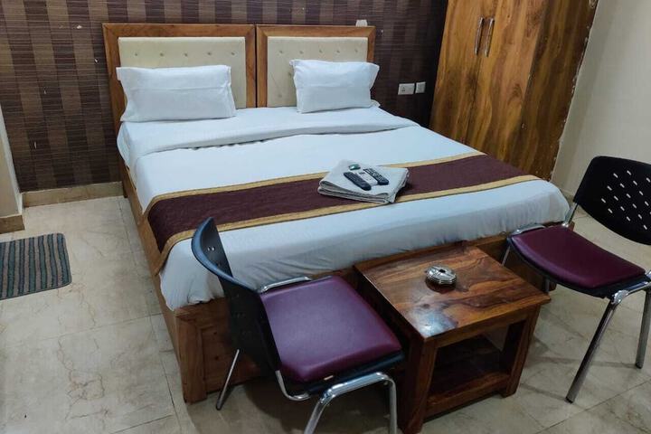 Room 13 of 31