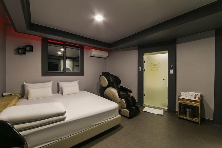 Room 38 of 121
