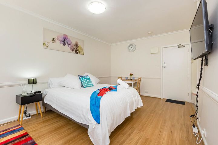 Room 4 of 14