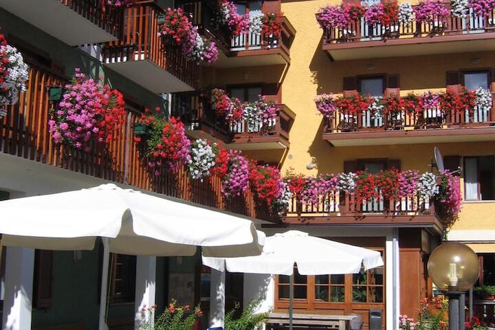 Hotel 27 of 32