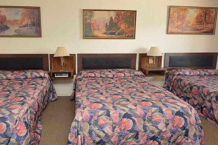 Photo of SPORTSMAN LODGE