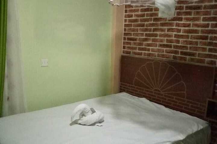 Room 5 of 13