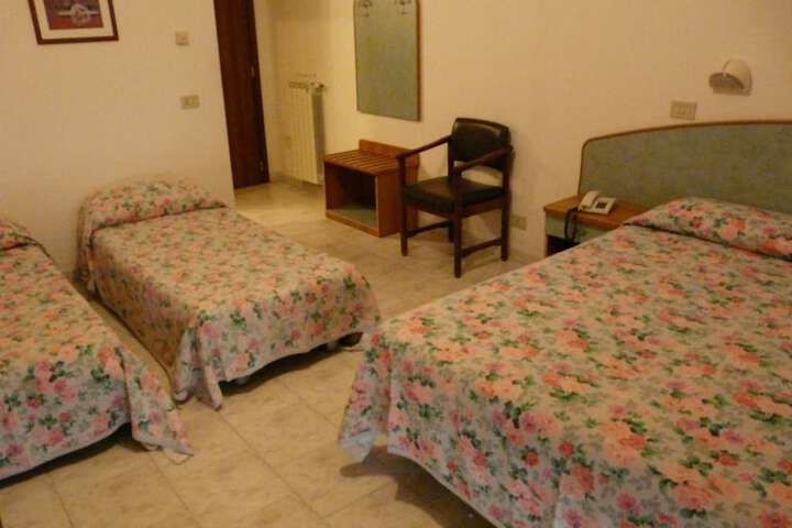 Room 9 of 35