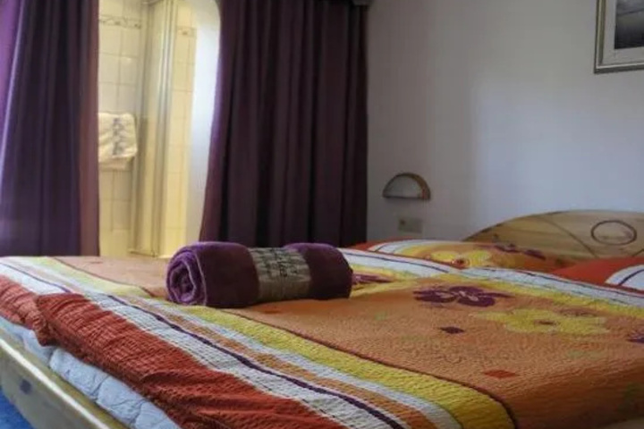 Room 2 of 11