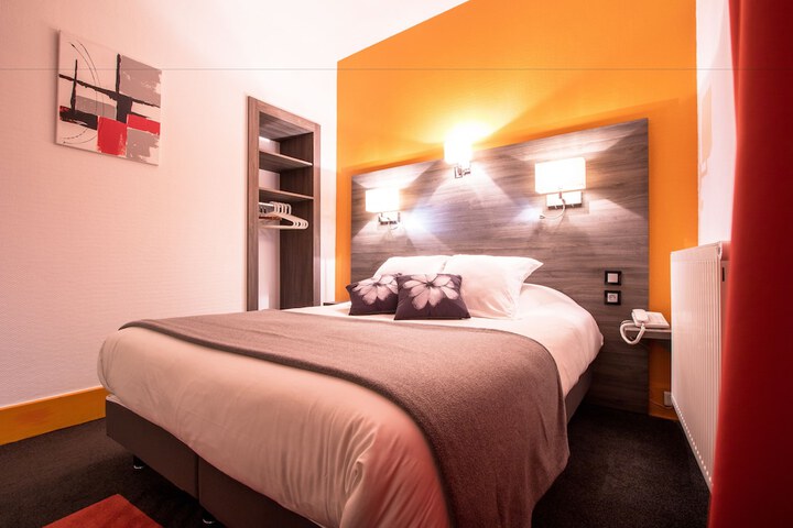 Room 12 of 33