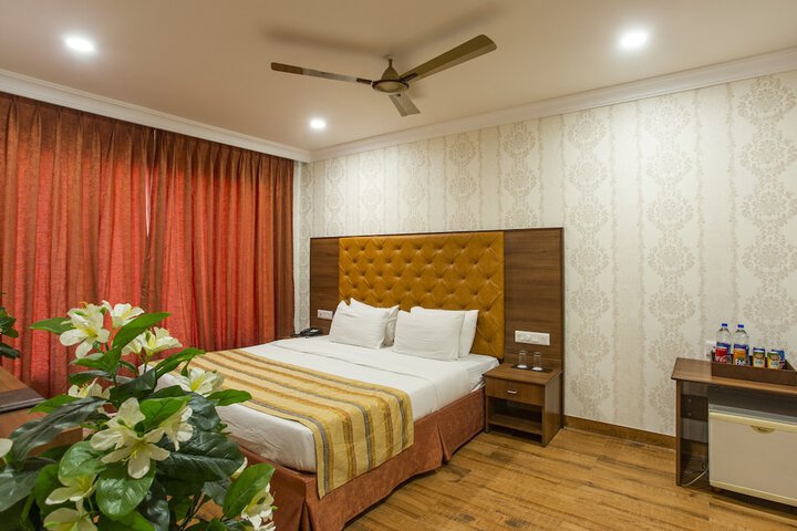 Room 17 of 37