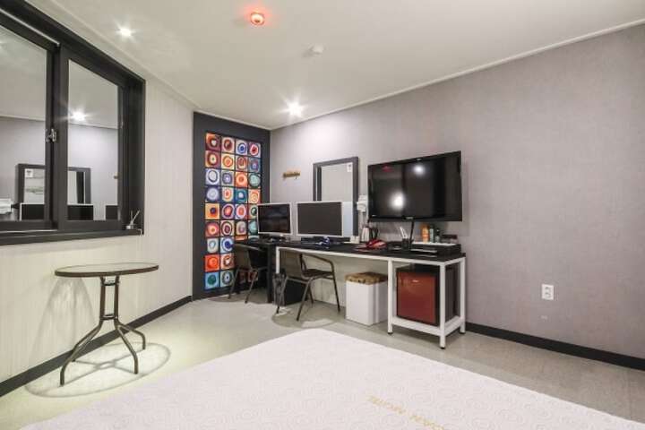 Room 10 of 118