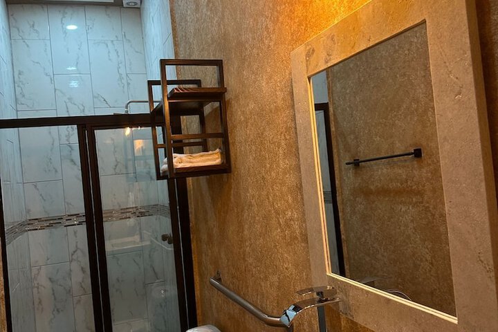 Room 25 of 40