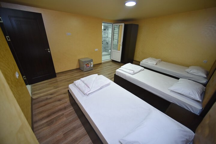 Room 12 of 25