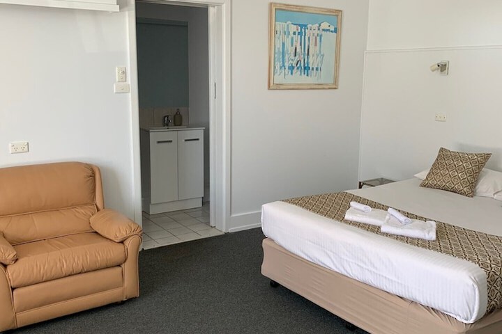 Room 10 of 65