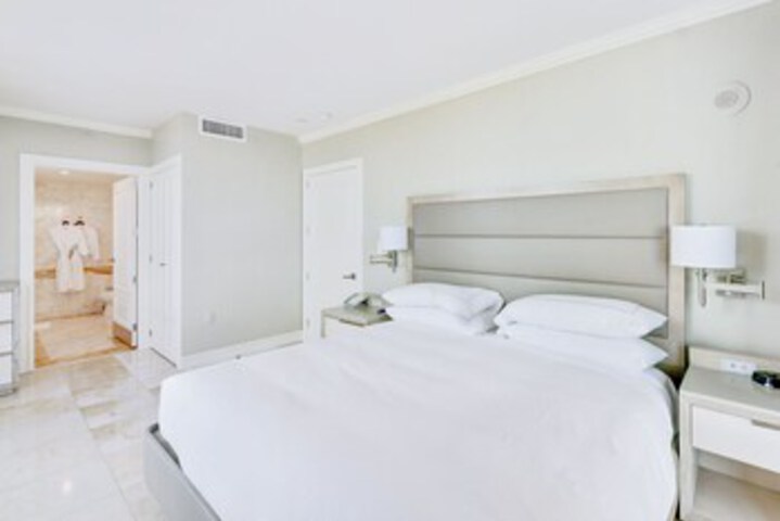 Room 227 of 318