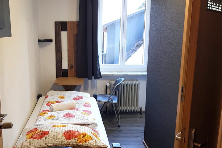 Room 227 of 442