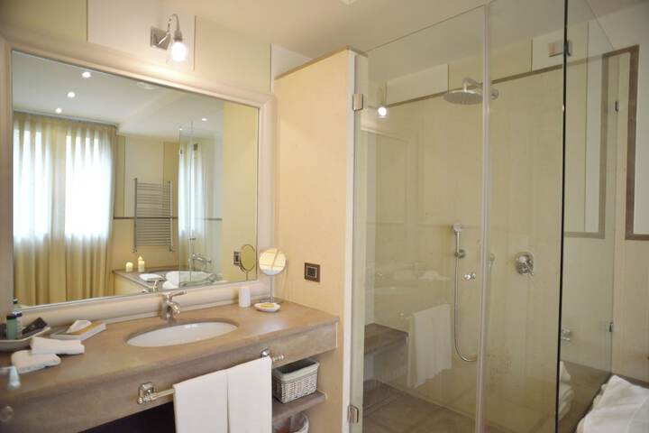 Room 175 of 216