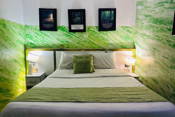 Room 4 of 15