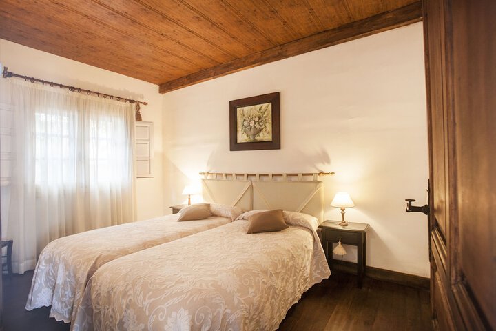 Room 10 of 37