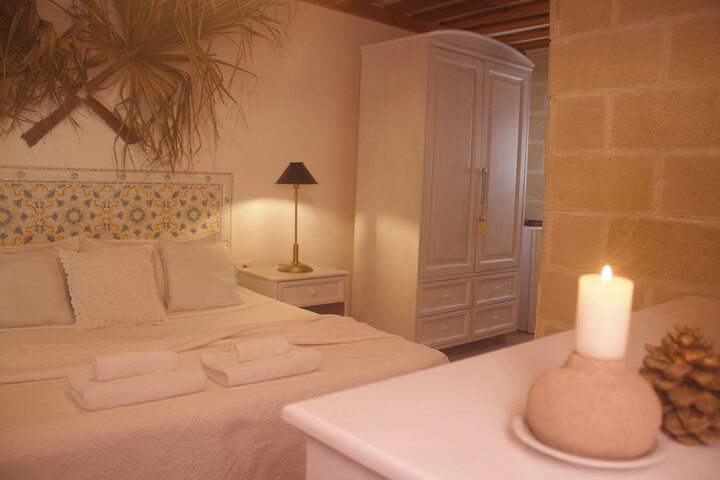 Room 2 of 11