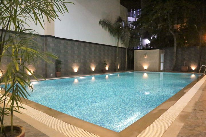 Pool Hotel