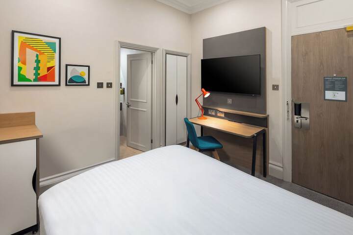 Room 13 of 87