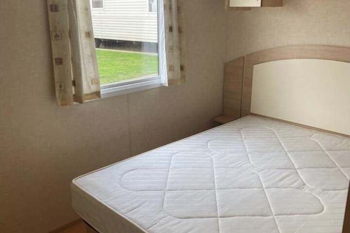 Room 2 of 10