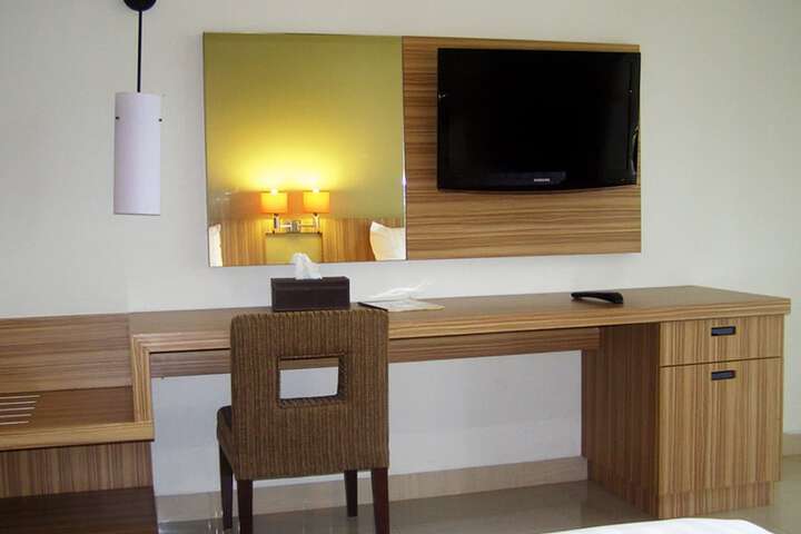 Room 6 of 33