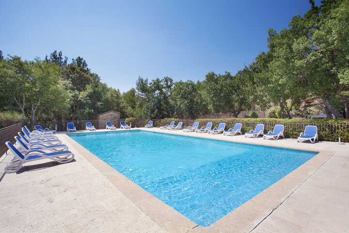 Pool 16 of 25