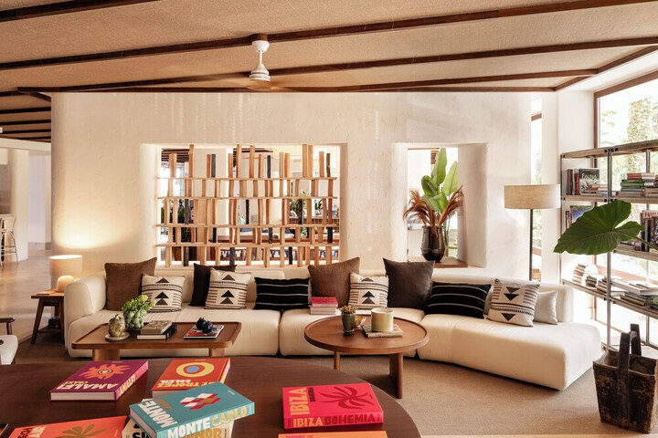 Entrance & Lobby
