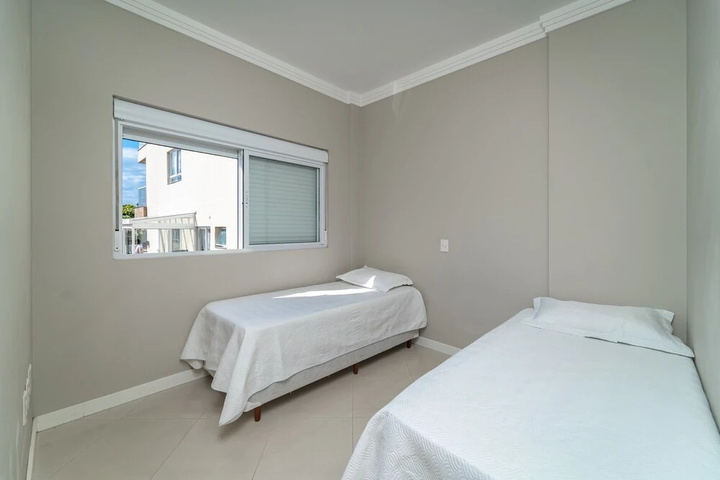 Room 4 of 15