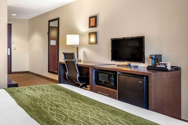 1 King Bed Accessible (2 of 13)