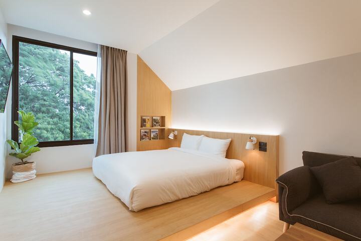 Room 27 of 103