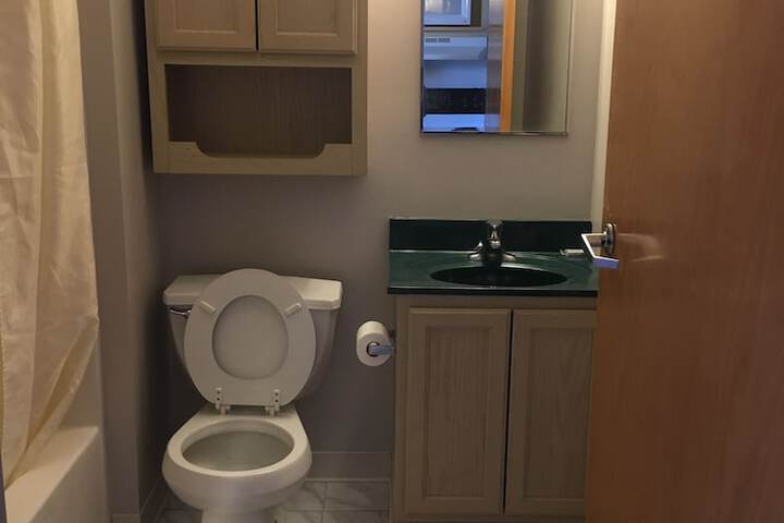 Room 33 of 38