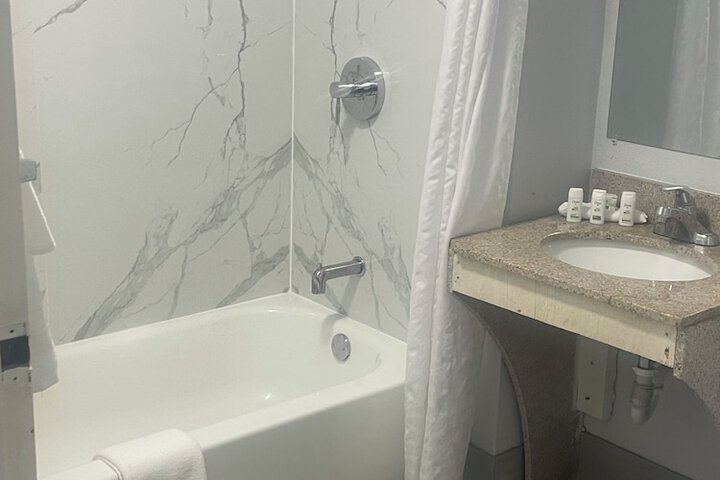 Room 15 of 28