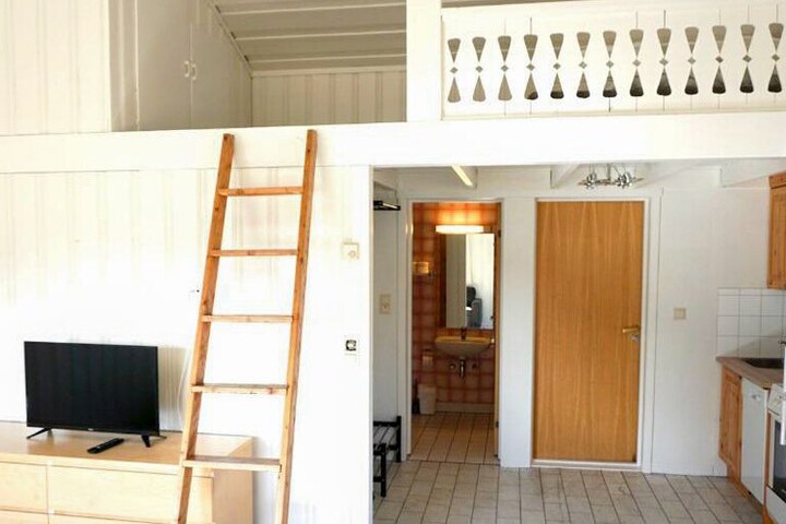 Room 6 of 15