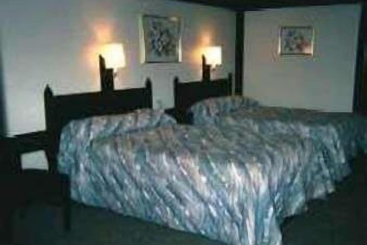 2 Double Beds (4 of 5)