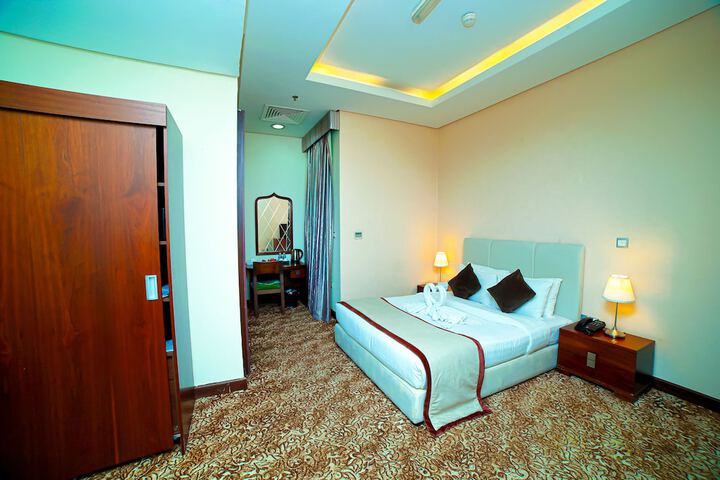 Room 14 of 32
