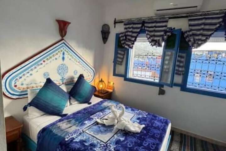 Room 2 of 16