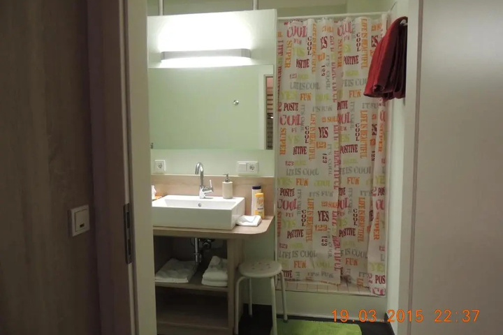 Room 6 of 16