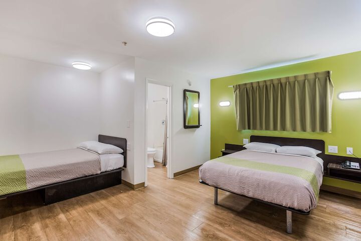 Room 21 of 38