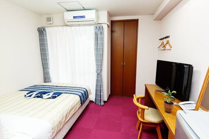 Room 11 of 48