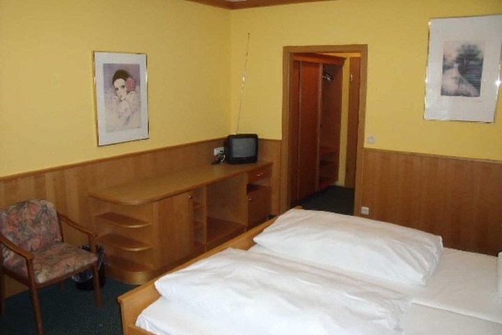 Room 7 of 41