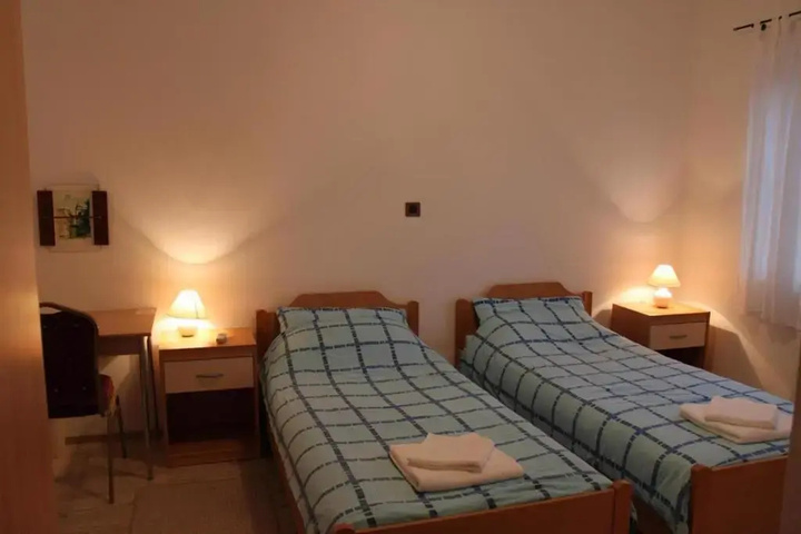 Room 3 of 13