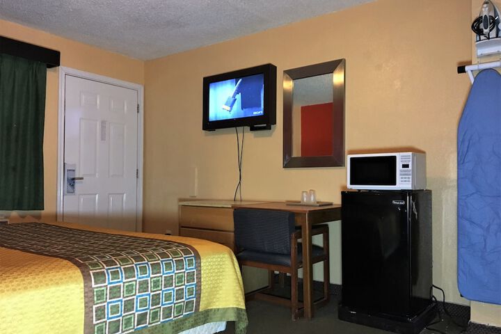 Room 2 of 32