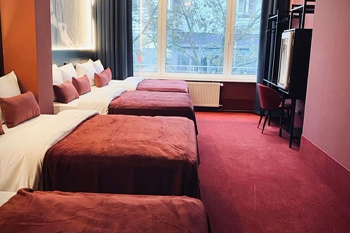 Room 52 of 100